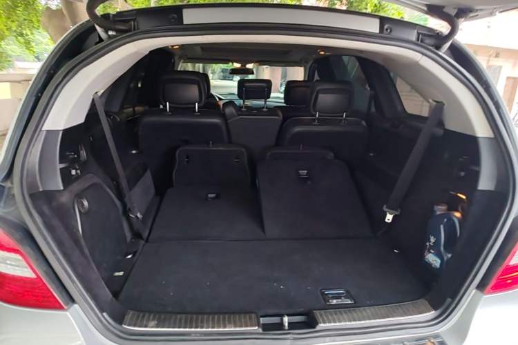 Used Mercedes-Benz R-Class 2017 R 320 4MATIC Business Edition Prestige Model Trunk