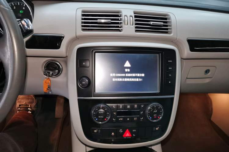 Used Mercedes-Benz R-Class 2017 R 320 4MATIC Business Edition Prestige Model Audio And AC Panel