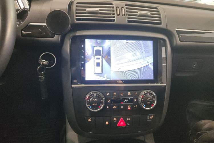 Used Mercedes-Benz R-Class 2017 R 320 4MATIC Business Edition Prestige Model Audio And AC Panel
