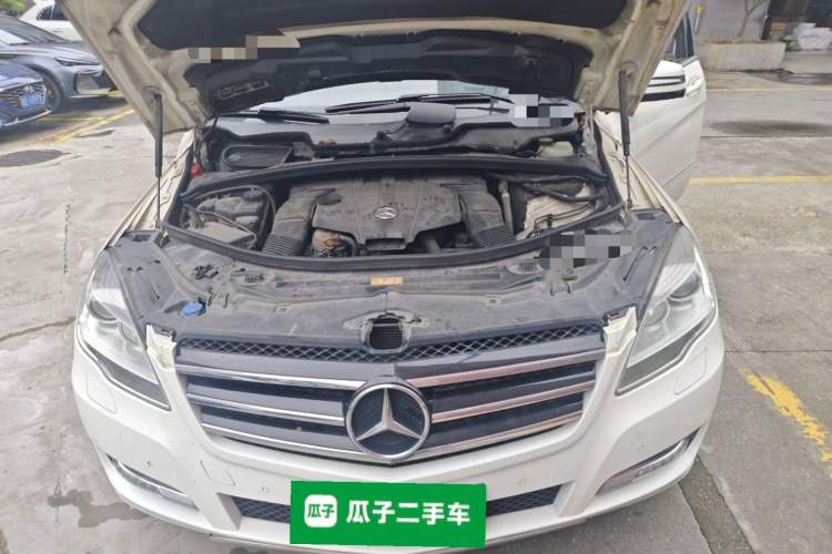 Used Mercedes-Benz R-Class 2017 R 320 4MATIC Business Edition Prestige Model Engine Bay