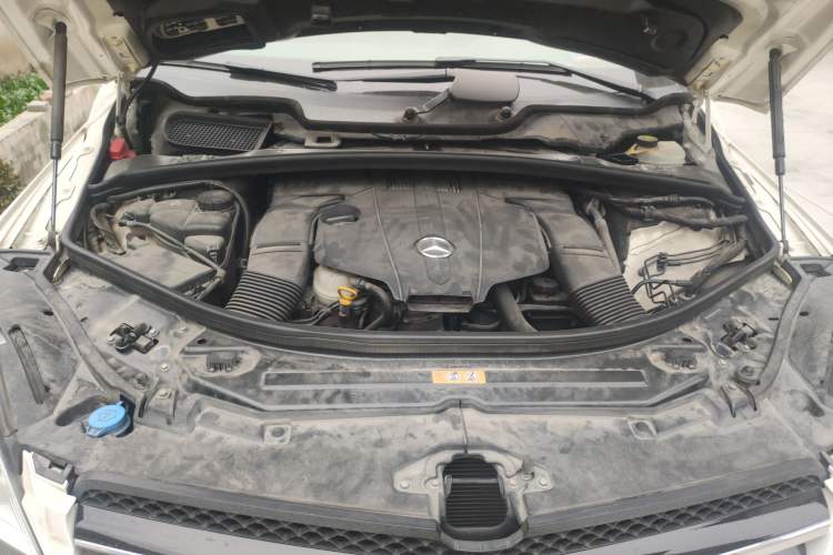 Used Mercedes-Benz R-Class 2017 R 320 4MATIC Business Edition Prestige Model Engine Bay