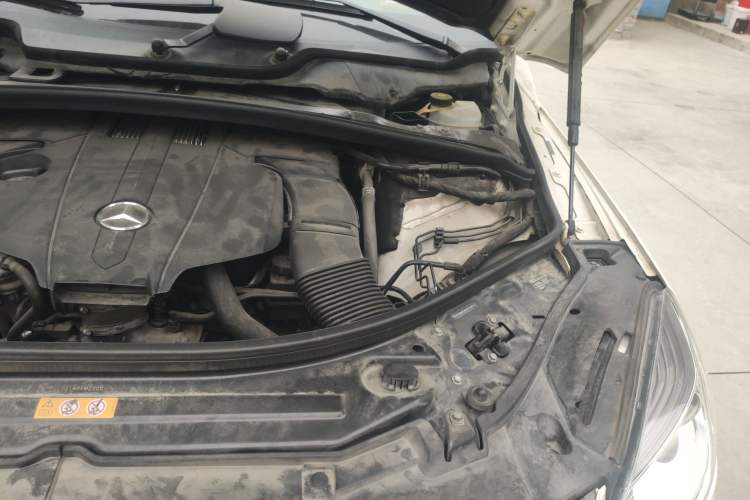 Used Mercedes-Benz R-Class 2017 R 320 4MATIC Business Edition Prestige Model Engine Bay Left