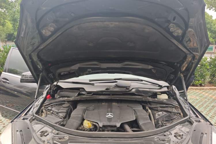 Used Mercedes-Benz R-Class 2017 R 320 4MATIC Business Edition Prestige Model Engine Bay