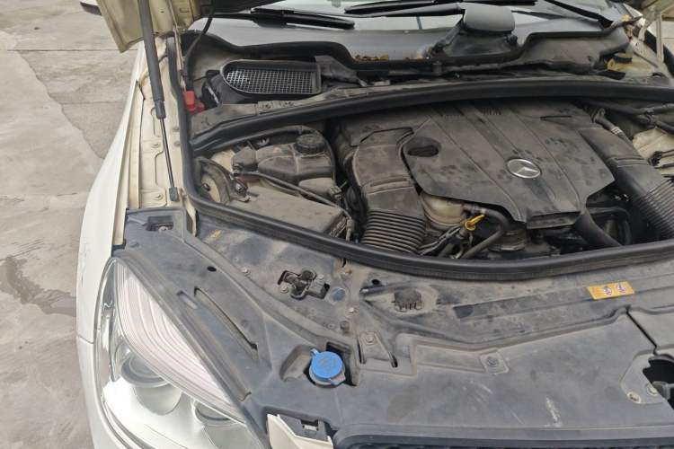 Used Mercedes-Benz R-Class 2017 R 320 4MATIC Business Edition Prestige Model Engine Bay Right