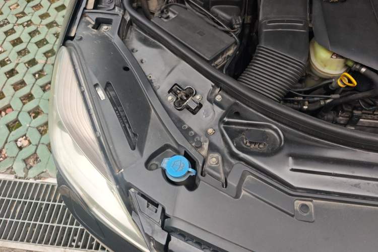 Used Mercedes-Benz R-Class 2017 R 320 4MATIC Business Edition Prestige Model Engine Bay Right