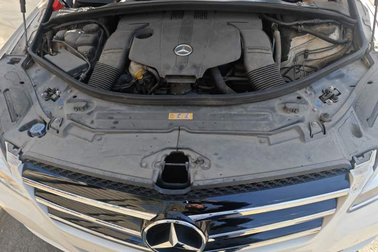 Used Mercedes-Benz R-Class 2017 R 320 4MATIC Business Edition Prestige Model Engine Bay