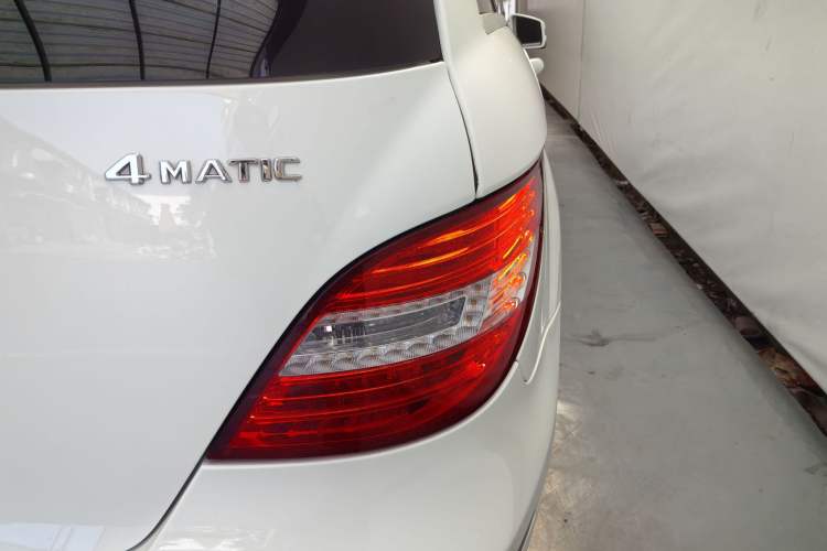 Used Mercedes-Benz R-Class 2017 R 320 4MATIC Business Edition Prestige Model Exterior 11