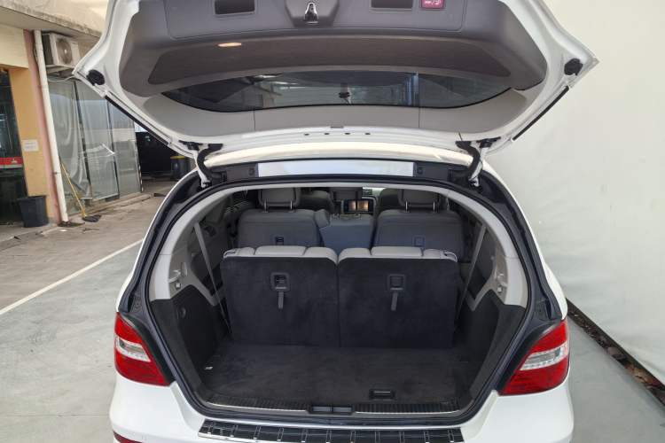 Used Mercedes-Benz R-Class 2017 R 320 4MATIC Business Edition Prestige Model Exterior 14