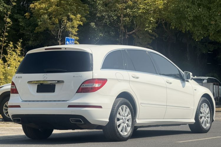 Used Mercedes-Benz R-Class 2017 R 320 4MATIC Business Edition Prestige Model Exterior 3