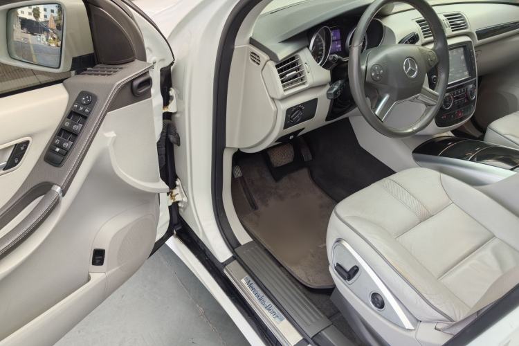 Used Mercedes-Benz R-Class 2017 R 320 4MATIC Business Edition Prestige Model Exterior 9