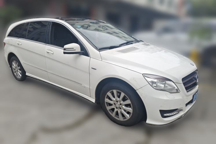 Used Mercedes-Benz R-Class 2017 R 320 4MATIC Business Edition Prestige Model Front Right 45 Deg