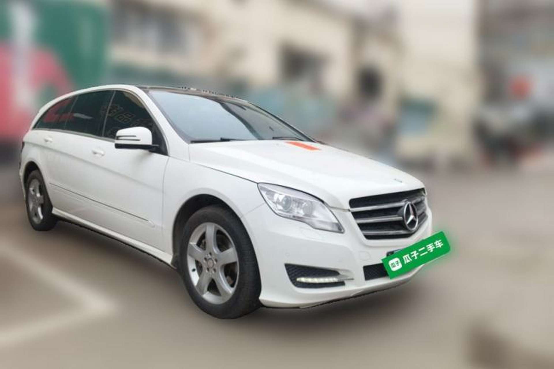 Used Mercedes-Benz R-Class 2017 R 400 4MATIC Exclusive Edition Front Right 45 Deg