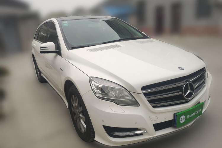 Used Mercedes-Benz R-Class 2017 R 320 4MATIC Business Edition Prestige Model Front Right 45 Deg