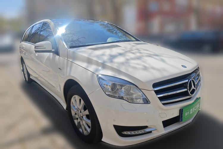 Used Mercedes-Benz R-Class 2017 R 320 4MATIC Business Edition Prestige Model Front Right 45 Deg