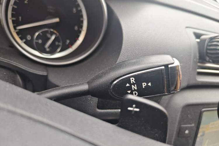 Used Mercedes-Benz R-Class 2017 R 320 4MATIC Business Edition Prestige Model Gear Lever
