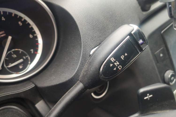 Used Mercedes-Benz R-Class 2017 R 320 4MATIC Business Edition Prestige Model Gear Lever