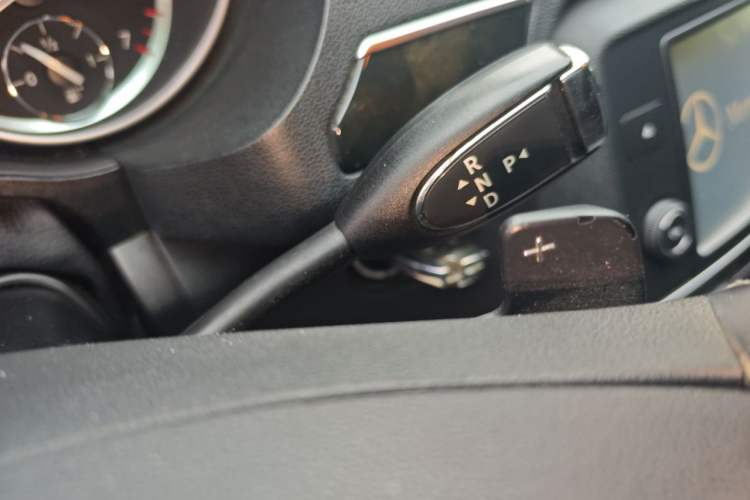 Used Mercedes-Benz R-Class 2017 R 320 4MATIC Business Edition Prestige Model Gear Lever
