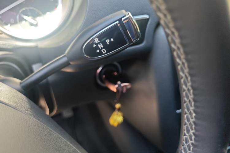 Used Mercedes-Benz R-Class 2017 R 320 4MATIC Business Edition Prestige Model Gear Lever