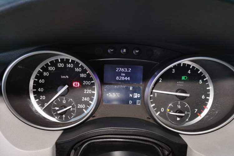 Used Mercedes-Benz R-Class 2017 R 320 4MATIC Business Edition Prestige Model Instrument Cluster