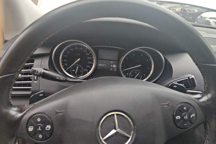 Used Mercedes-Benz R-Class 2017 R 320 4MATIC Business Edition Prestige Model Instrument Cluster