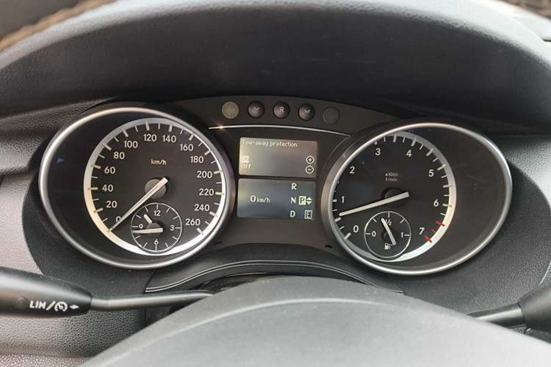 Used Mercedes-Benz R-Class 2017 R 400 4MATIC Exclusive Edition Instrument Cluster