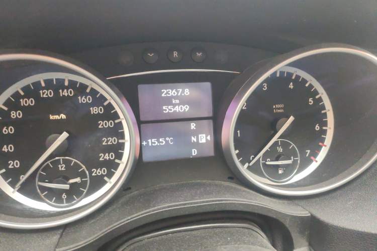 Used Mercedes-Benz R-Class 2017 R 320 4MATIC Business Edition Prestige Model Instrument Cluster