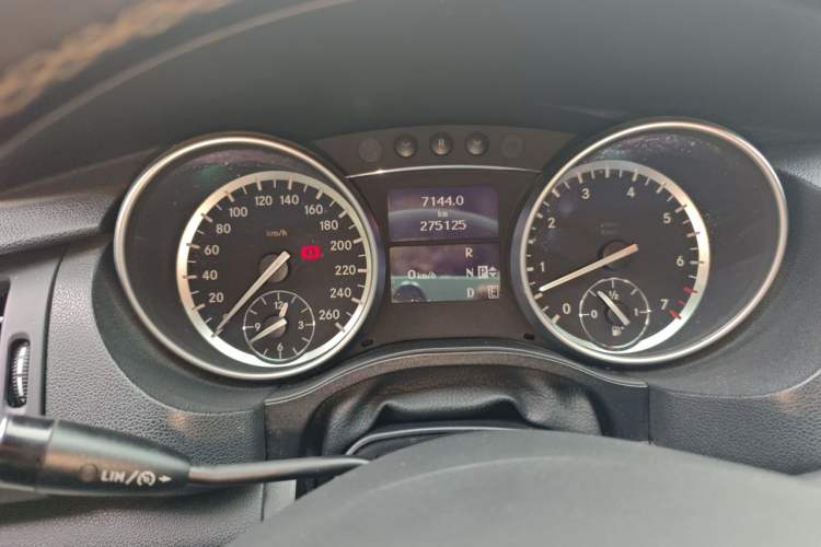 Used Mercedes-Benz R-Class 2017 R 320 4MATIC Business Edition Prestige Model Instrument Cluster