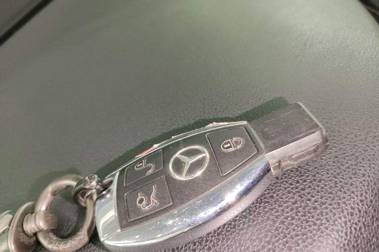 Used Mercedes-Benz R-Class 2017 R 320 4MATIC Business Edition Prestige Model Interior 1