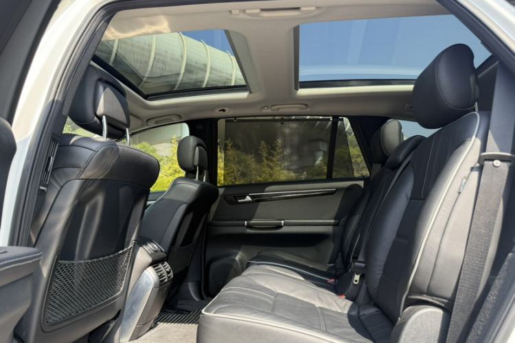 Used Mercedes-Benz R-Class 2017 R 320 4MATIC Business Edition Prestige Model Interior 10