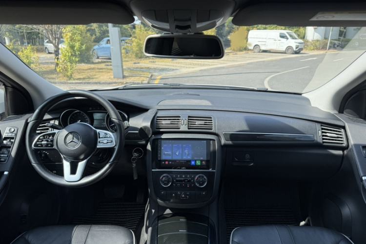 Used Mercedes-Benz R-Class 2017 R 320 4MATIC Business Edition Prestige Model Interior 15