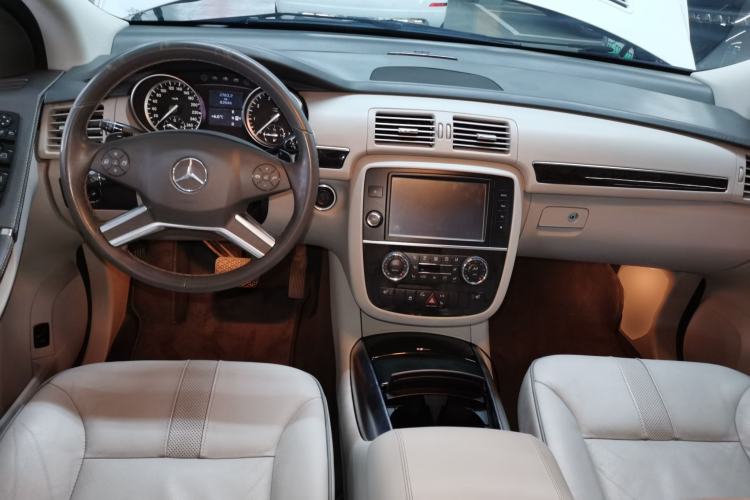 Used Mercedes-Benz R-Class 2017 R 320 4MATIC Business Edition Prestige Model Interior 2