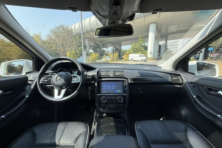 Used Mercedes-Benz R-Class 2017 R 320 4MATIC Business Edition Prestige Model Interior 2
