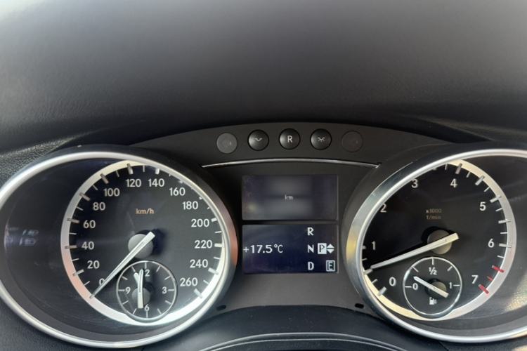 Used Mercedes-Benz R-Class 2017 R 320 4MATIC Business Edition Prestige Model Interior 3