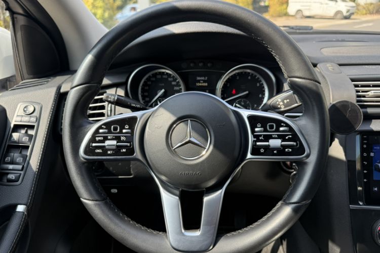 Used Mercedes-Benz R-Class 2017 R 320 4MATIC Business Edition Prestige Model Interior 5