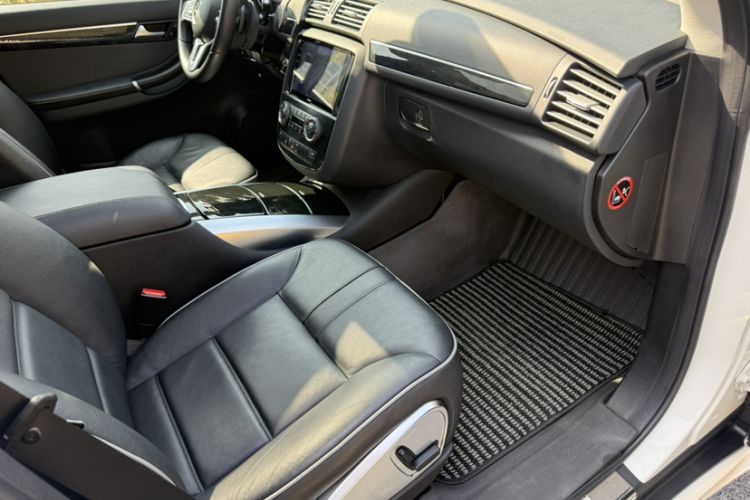 Used Mercedes-Benz R-Class 2017 R 320 4MATIC Business Edition Prestige Model Interior 9