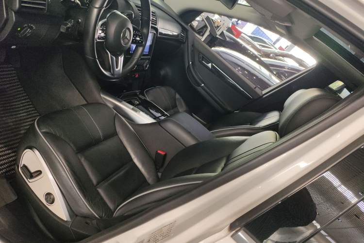 Used Mercedes-Benz R-Class 2017 R 320 4MATIC Business Edition Prestige Model Left Front Seat