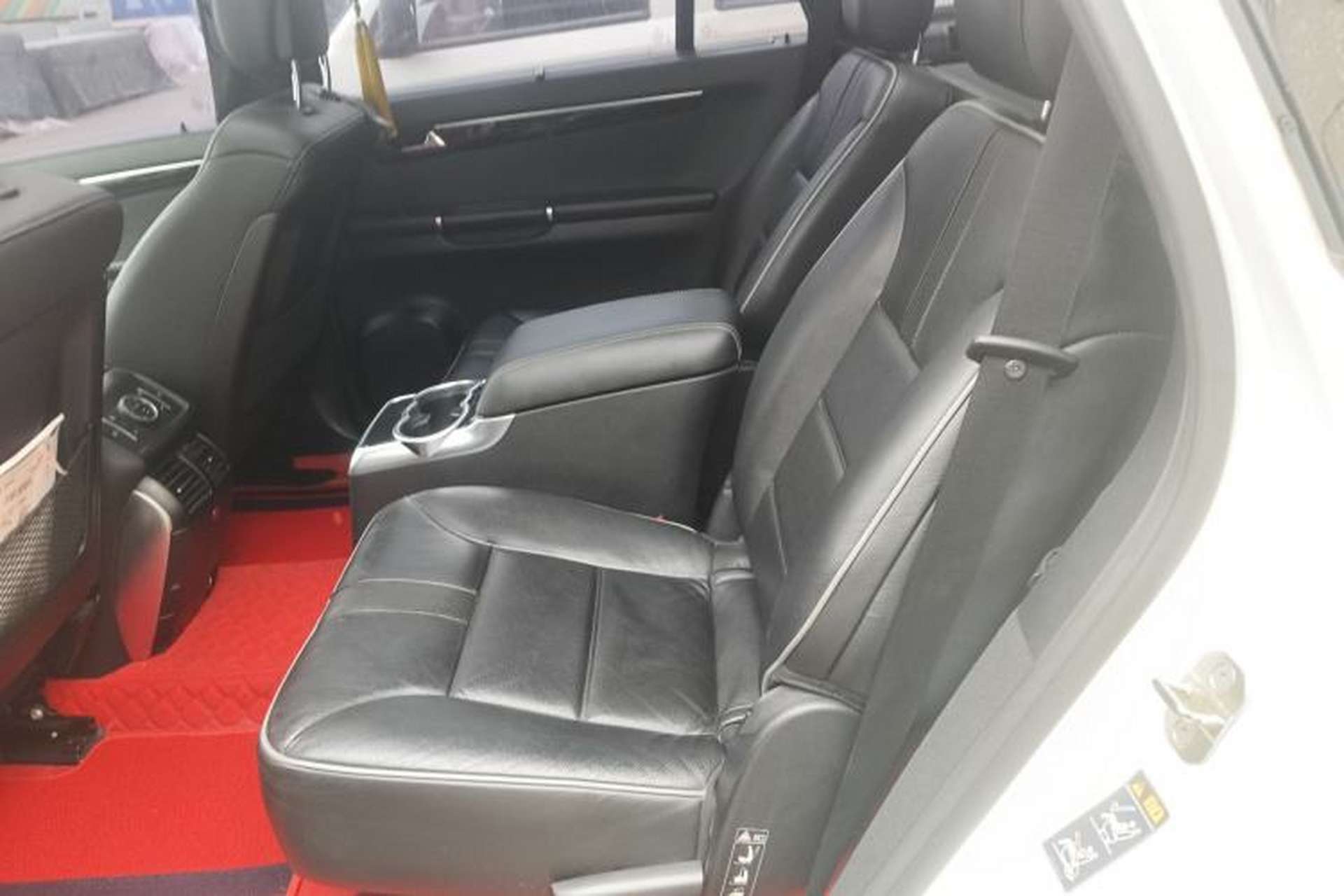 Used Mercedes-Benz R-Class 2017 R 400 4MATIC Exclusive Edition Left Rear Seat