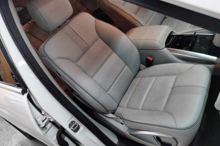 Used Mercedes-Benz R-Class 2017 R 320 4MATIC Business Edition Prestige Model Right Front Seat