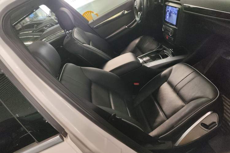 Used Mercedes-Benz R-Class 2017 R 320 4MATIC Business Edition Prestige Model Right Front Seat