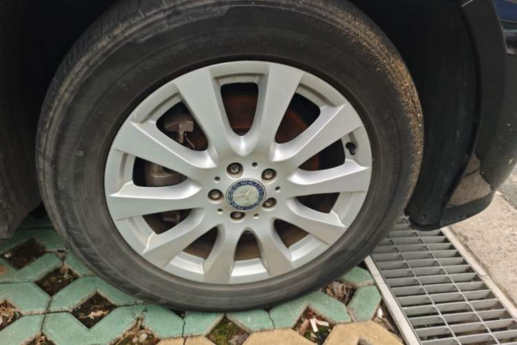 Used Mercedes-Benz R-Class 2017 R 320 4MATIC Business Edition Prestige Model Right Front Wheel Hub