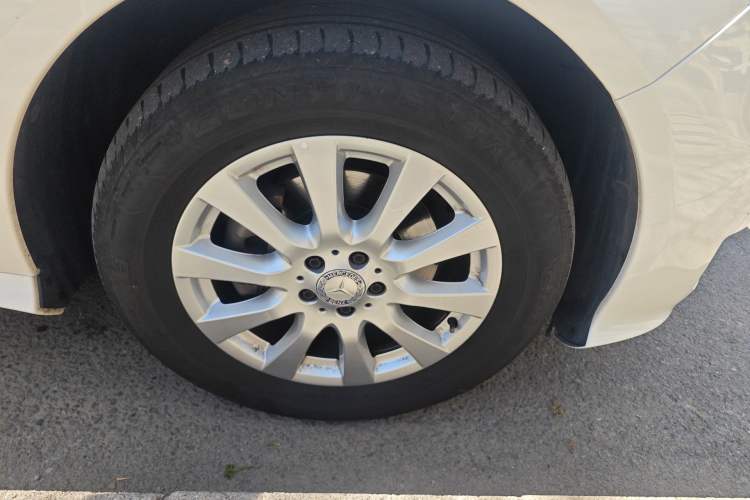 Used Mercedes-Benz R-Class 2017 R 320 4MATIC Business Edition Prestige Model Right Front Wheel Hub