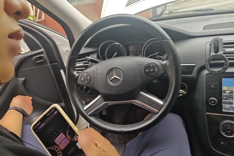 Used Mercedes-Benz R-Class 2017 R 320 4MATIC Business Edition Prestige Model Steering Wheel