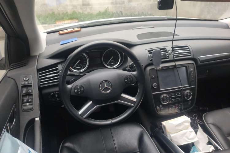 Used Mercedes-Benz R-Class 2017 R 320 4MATIC Business Edition Prestige Model Steering Wheel
