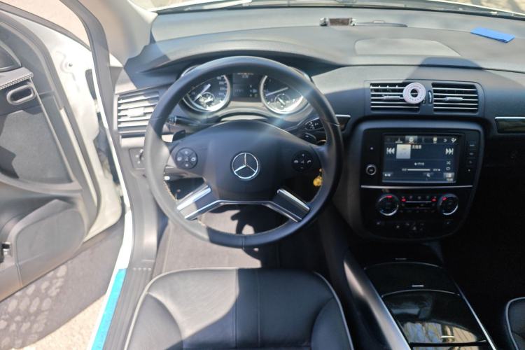 Used Mercedes-Benz R-Class 2017 R 320 4MATIC Business Edition Prestige Model Steering Wheel