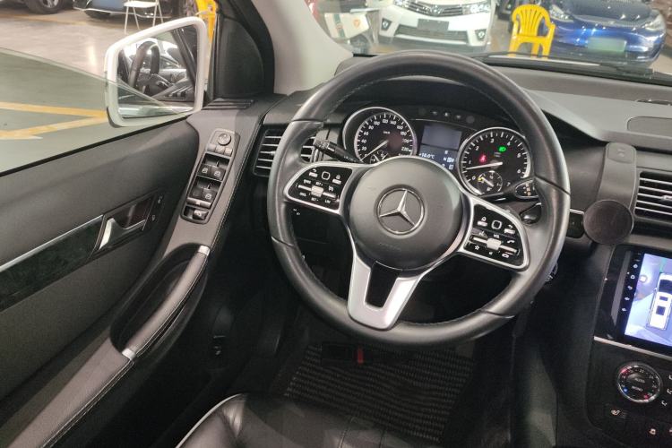 Used Mercedes-Benz R-Class 2017 R 320 4MATIC Business Edition Prestige Model Steering Wheel