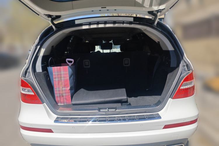 Used Mercedes-Benz R-Class 2017 R 320 4MATIC Business Edition Prestige Model Trunk