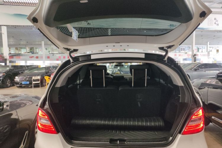 Used Mercedes-Benz R-Class 2017 R 320 4MATIC Business Edition Prestige Model Trunk