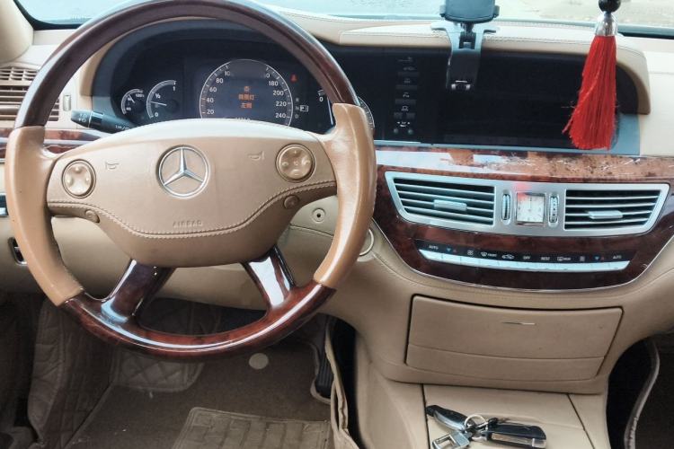 Used Mercedes-Benz S-Class 2004 S 500 Center Console