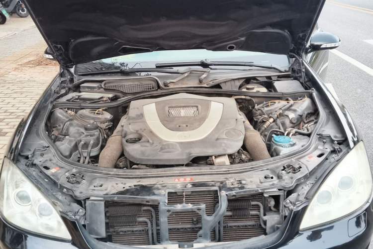 Used Mercedes-Benz S-Class 2004 S 500 Engine Bay