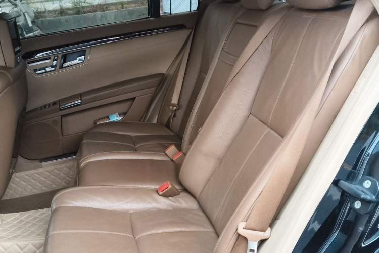 Used Mercedes-Benz S-Class 2004 S 500 Left Rear Seat